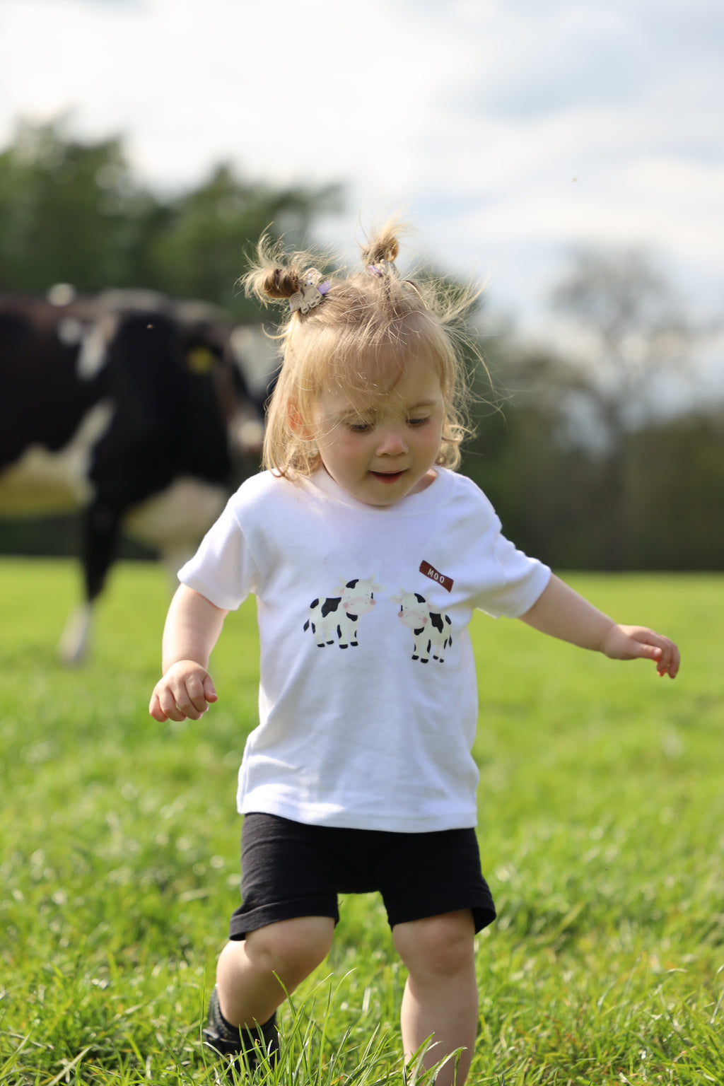Moo white tee