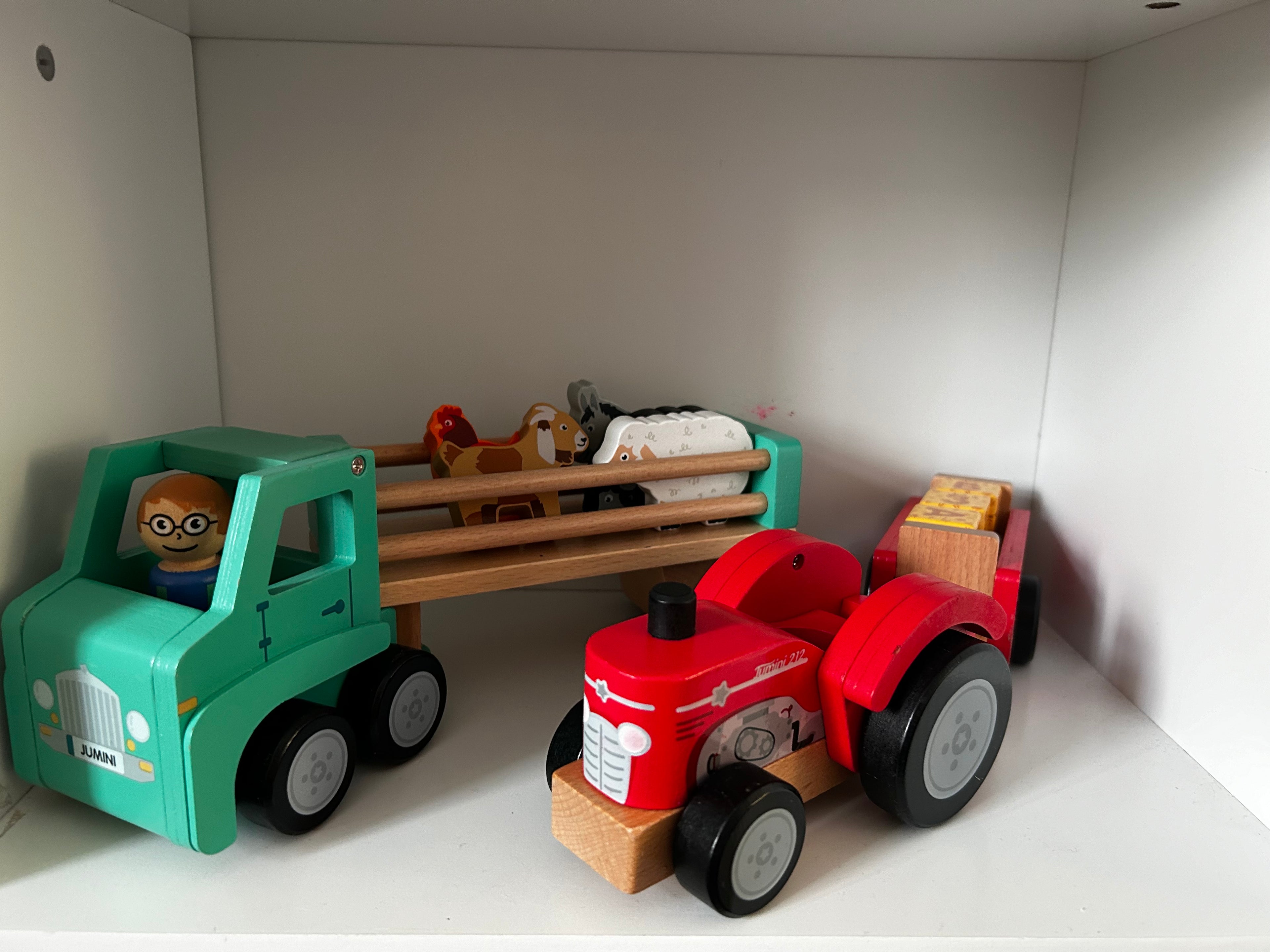 Wooden toys - Lorry and animals