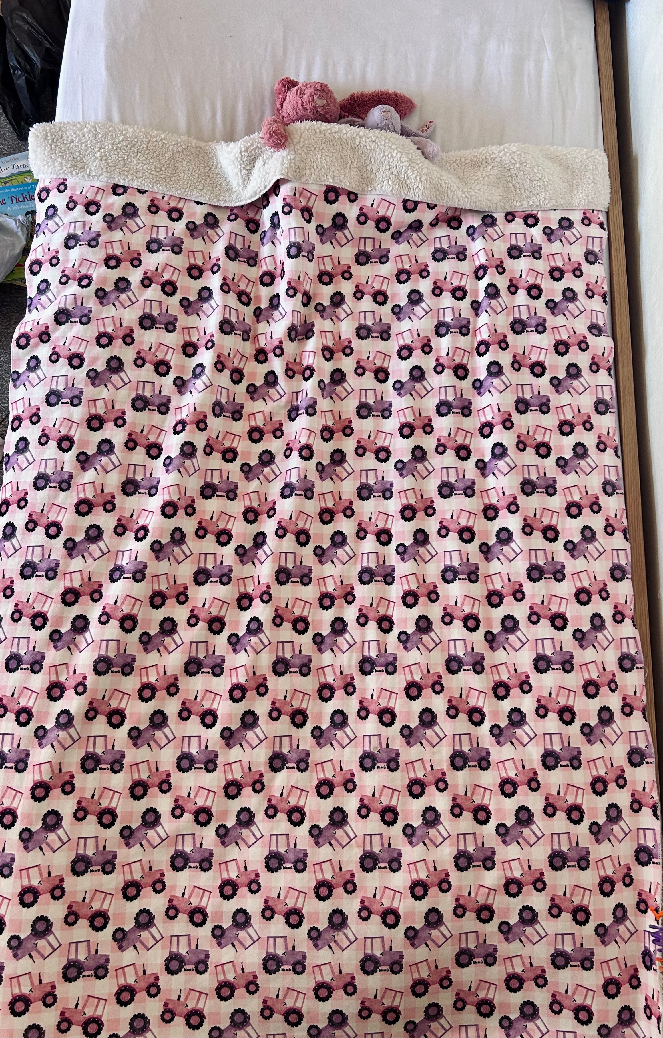 Sherpa Tractor patch blanket (pink)